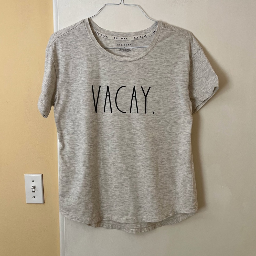 RAE DUNN top - size M - “Vacay” - EUC